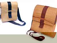 Деревянная сумка с кожаными ремнями