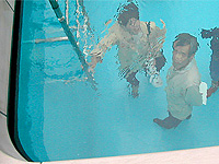 Иллюзия воды в бассейне