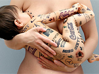 Татуировки известных брендов на младенцах