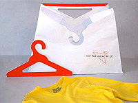 Бумажный пакет со встроенной вешалкой