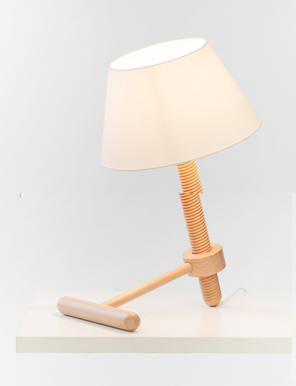 Современная настольная лампа фото