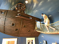 Интересная детская спальня пиратский корабль