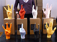 Разноцветные парафиновые свечи в форме рук и пальцев