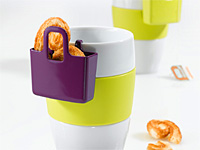 Дизайн сумочки для печенья и крекера висящей на краю чашки