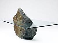 Каменный стол в интерьере